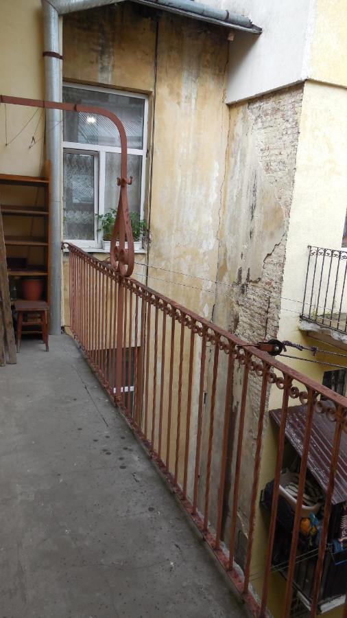 2 Room Apartment Near Opera House Lviv Bagian luar foto