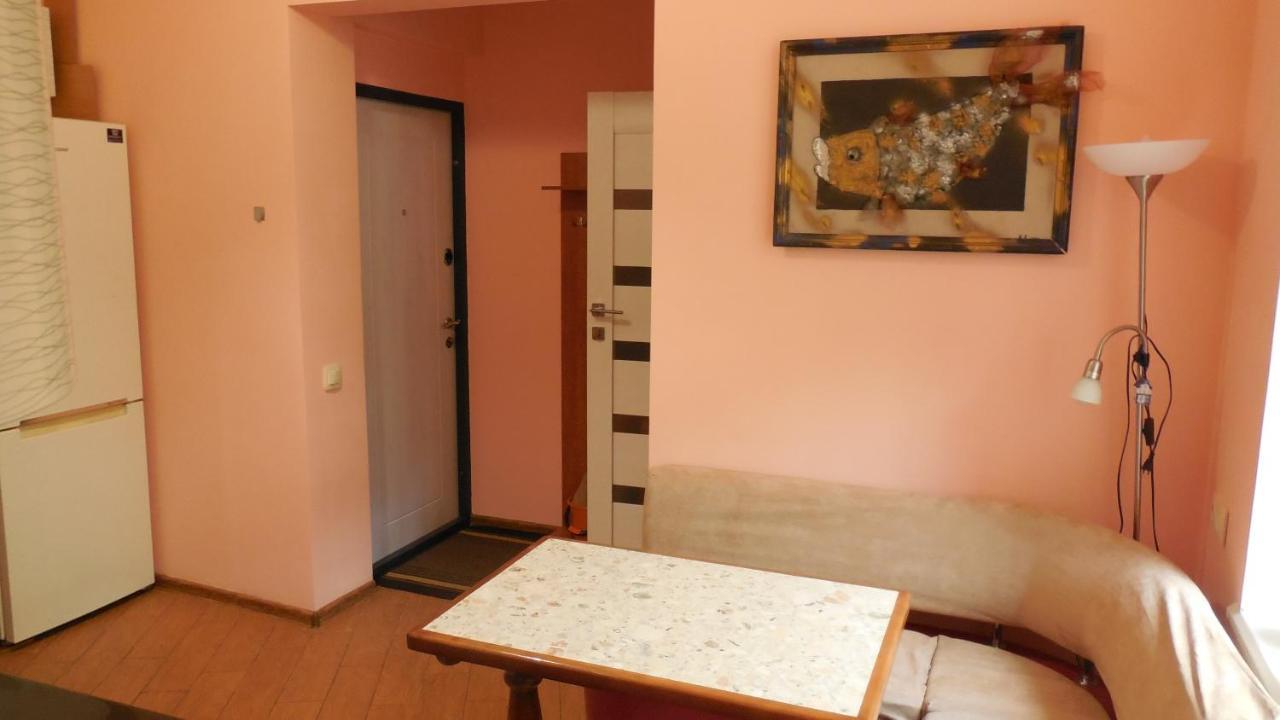 2 Room Apartment Near Opera House Lviv Bagian luar foto