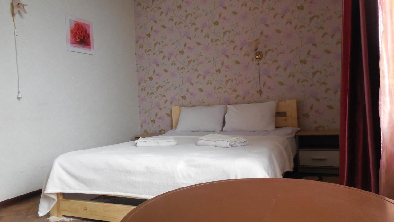 2 Room Apartment Near Opera House Lviv Bagian luar foto