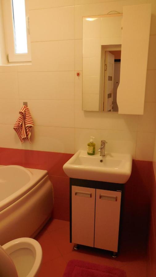 2 Room Apartment Near Opera House Lviv Bagian luar foto